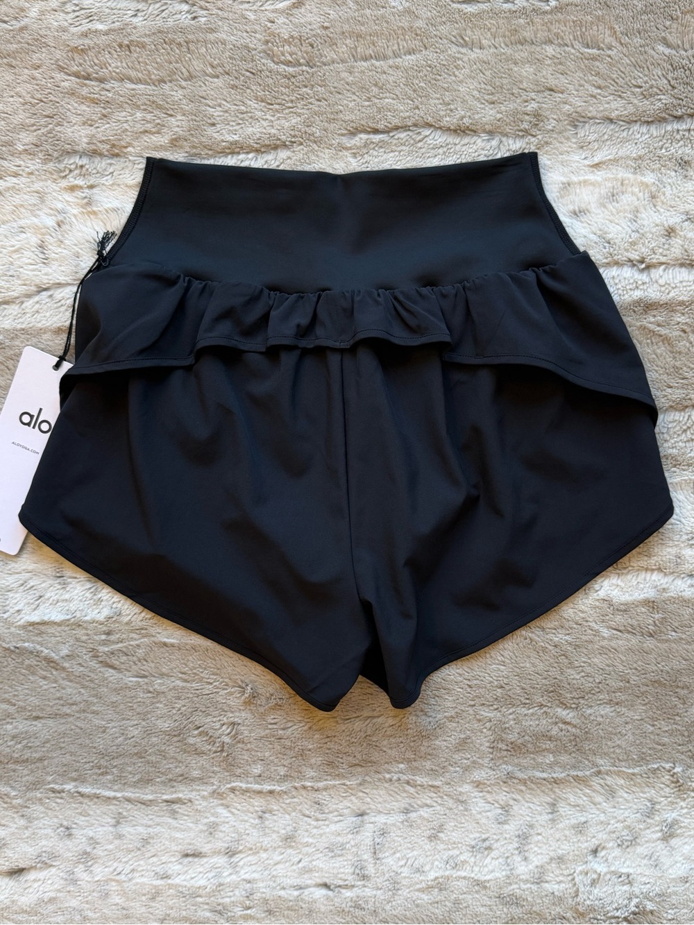 NWT💕RARE ALO Gold Medal Short in Black Size XS - Picture 6 of 13